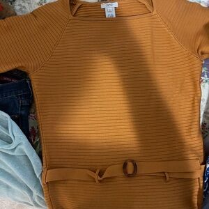 Cache Silk/Nylon/Spandex 3/4 sleeve fitted sweater with belt.